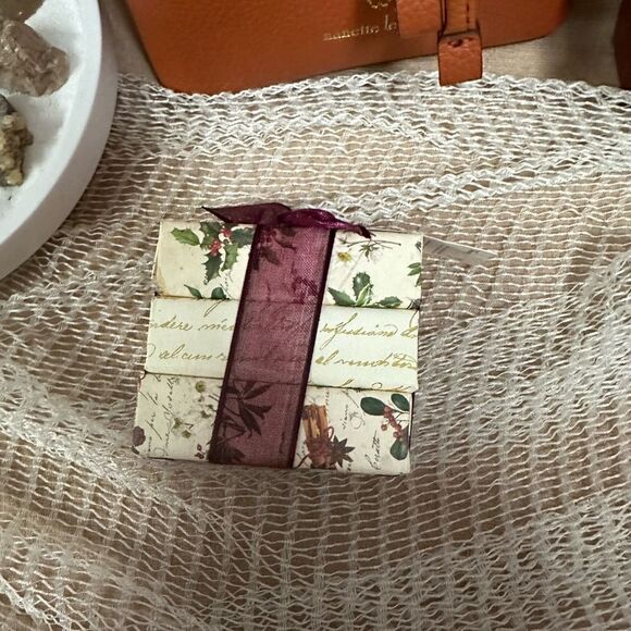 Alchimia Soap Milano Almond Moisturizing Christmas Winter Holiday Wrapped - Picture 1 of 5